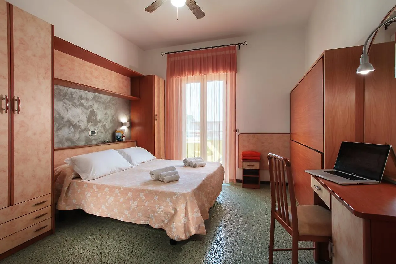 Hotel Sandra Gatteo a Mare 3*,